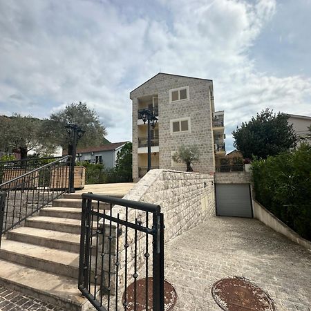 Apartman Tara 티바트 외부 사진