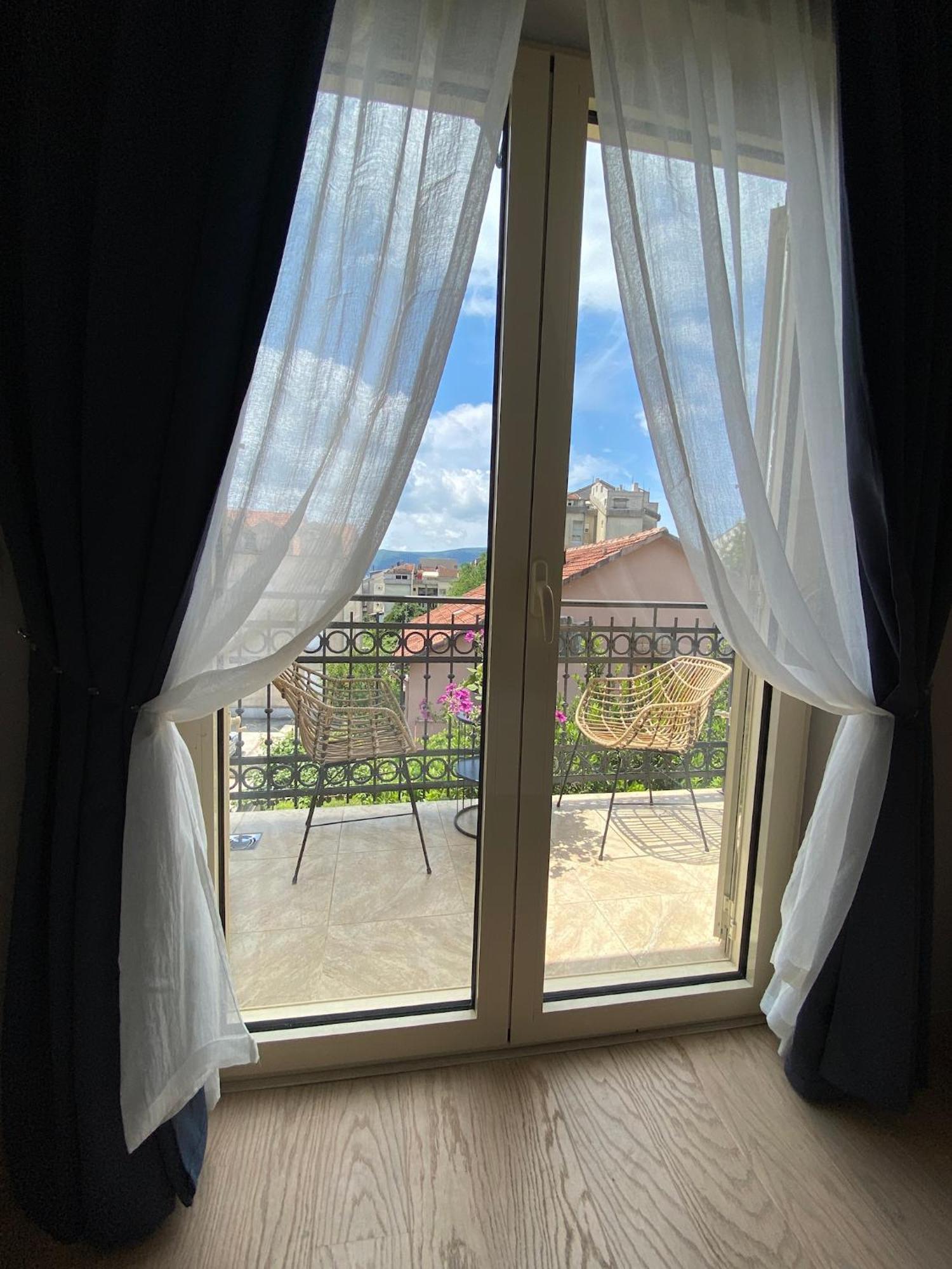 Apartman Tara 티바트 외부 사진