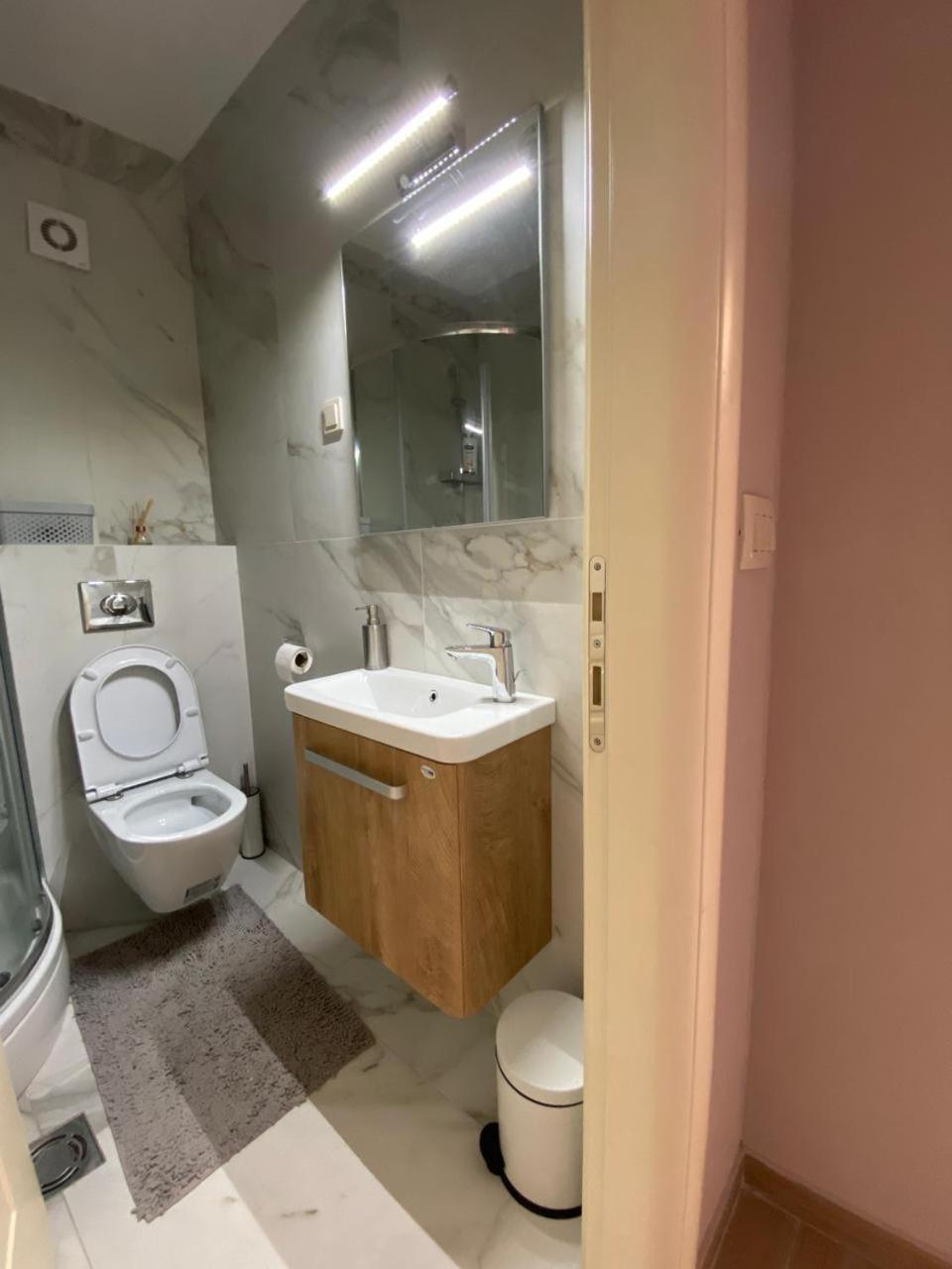 Apartman Tara 티바트 외부 사진