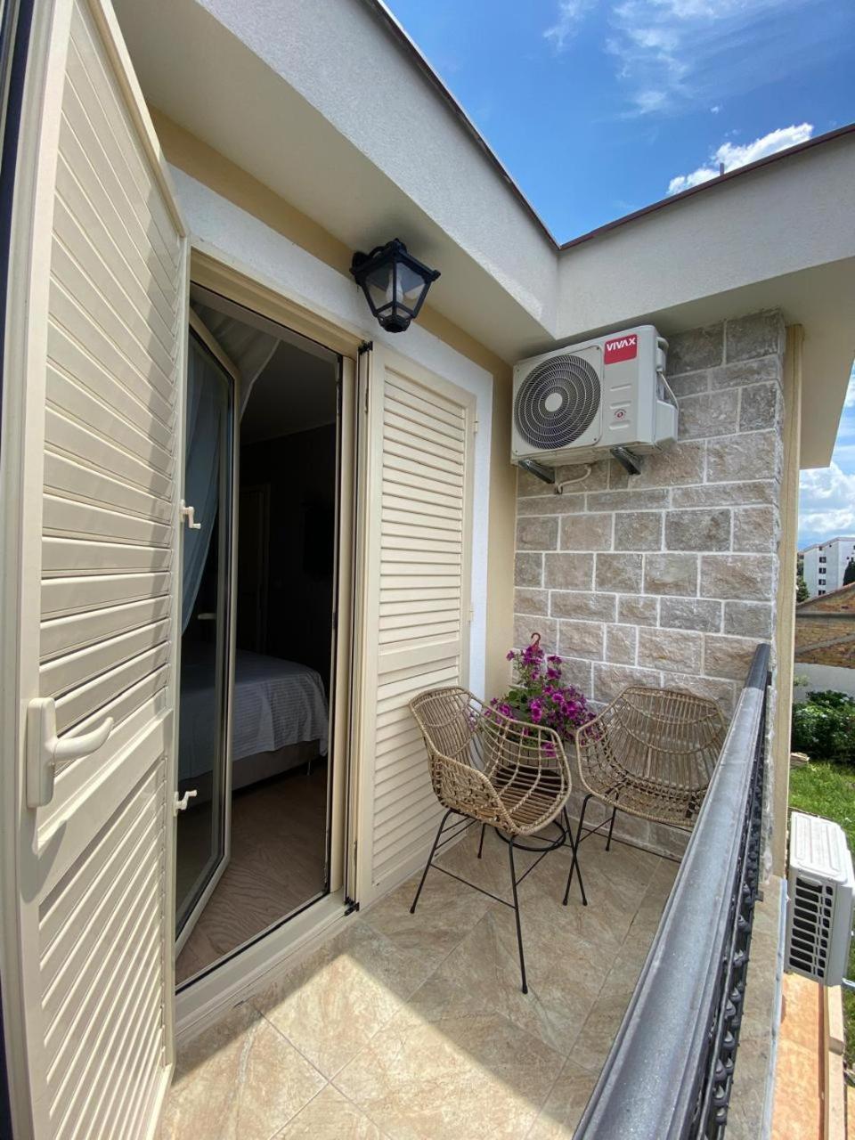 Apartman Tara 티바트 외부 사진