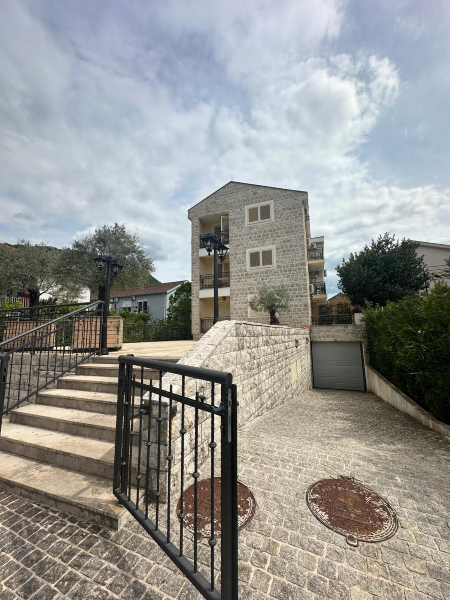 Apartman Tara 티바트 외부 사진